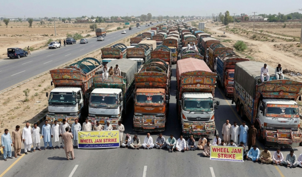 Attock-Pindi transport strike enters second day, leaving commuters stranded