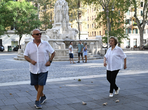 Elderly duo turn Rome streets into a dance floor, inspire seniors to stay active