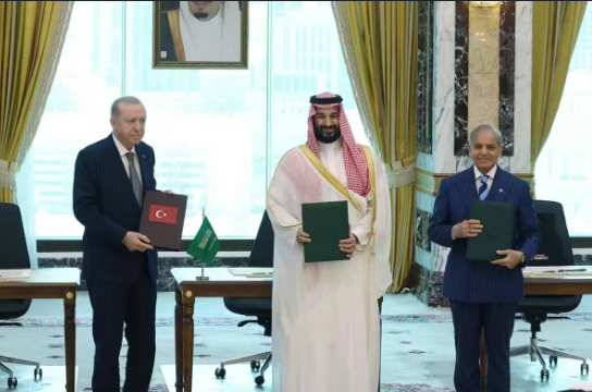 Erdogan seeks expansion of Makkah defence pact
