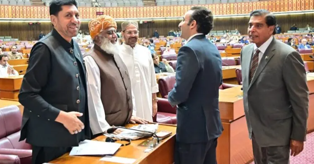 Govt struggles to maintain NA quorum as PPP skips proceedings