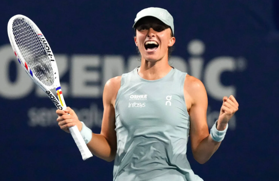Iga Swiatek defeats Svitolina to book title clash with Rybakina