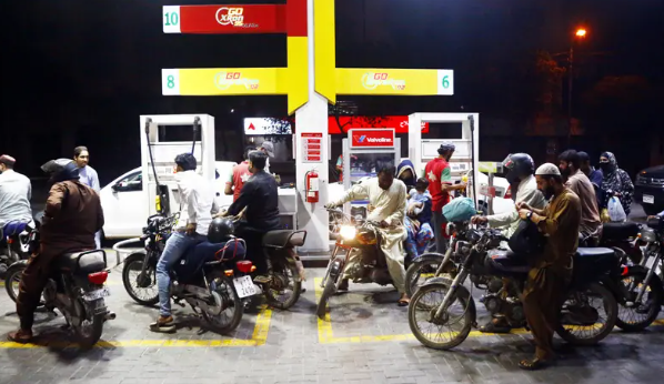 Petroleum dealers defer strike after government approves margin increase
