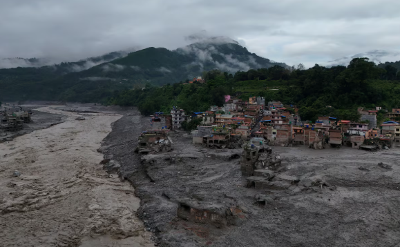 Rescuers comb Nepal flood debris as threat of further flooding rises