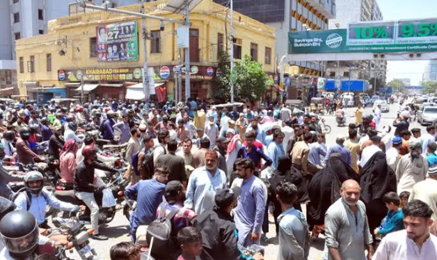 Rights activists condemn prolonged power outages in Karachi’s low-income areas