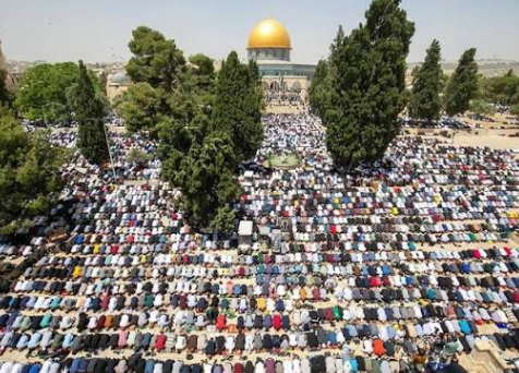 Around 100 Israeli Settlers Enter Al-Aqsa Mosque Compound and Perform Religious Rituals