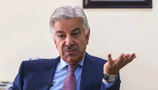 Asif calls devolution of power ‘inevitable’, questions PPP’s stance on new provinces