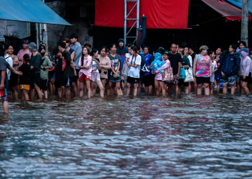 Bangkok Floodwaters Recede as Thai Airways Faces Baggage Disruptions