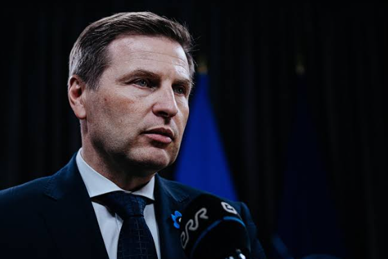 Estonia’s defence minister resigns over €70m procurement scandal