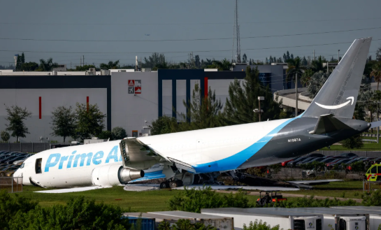 Five killed after cargo plane overshoots runway in US