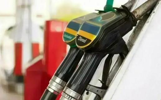 Govt cuts petrol price by Rs3.13, raises HSD price by Rs3.74