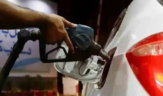 Govt raises petrol price by Rs3.05, diesel by Rs5.37
