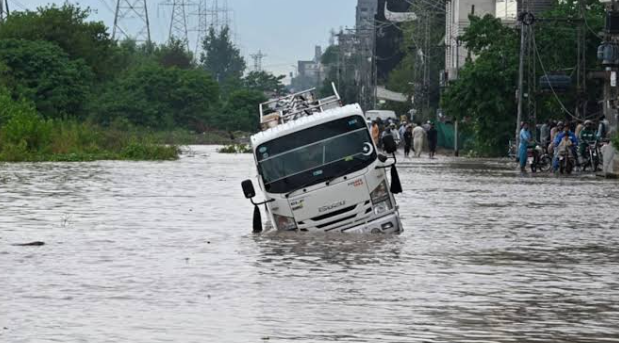 Heavy rain hits twin cities, flooding low-lying areas