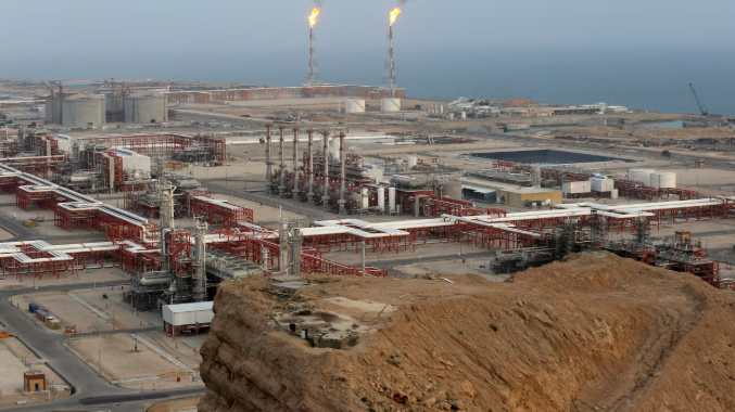 Iran warns of strikes on US Gulf energy infrastructure after clashes