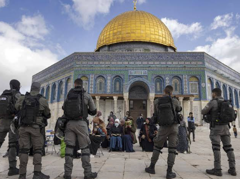 Israeli forces enter Al-Aqsa Mosque as Palestinian shops close for Jewish prayers
