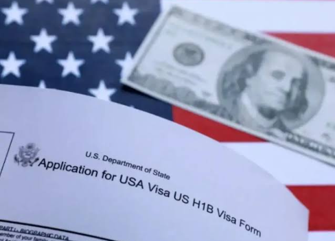Trump Extends $100,000 H-1B Visa Fee Push for Another Year