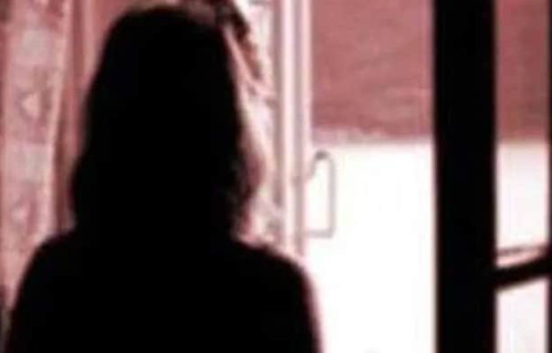 Woman injured in suspected acid attack in Karachi’s Upper Gizri